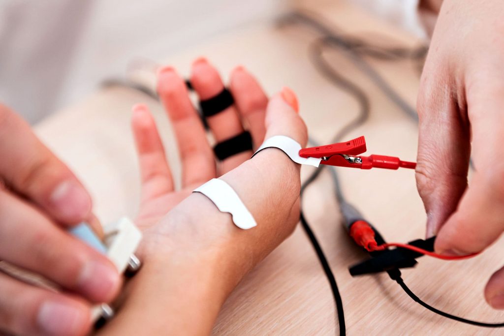 Elettromiografia che cos'è, come si esegue, a cosa serve, fa male? Elettromiografia che cos'è, come si esegue, a cosa serve, fa male?